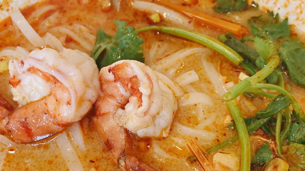 サバイチャイのトムヤムラーメンのエビ