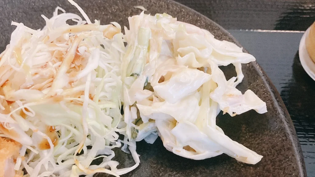 あづま家のとんかつのキャベツ