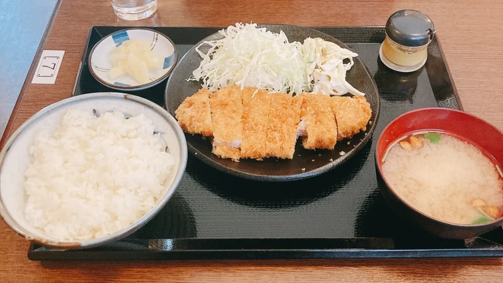 あづま家の黒豚とんかつ定食実物