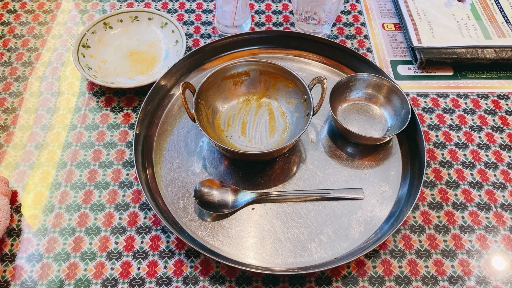 トゥラシの空の食器