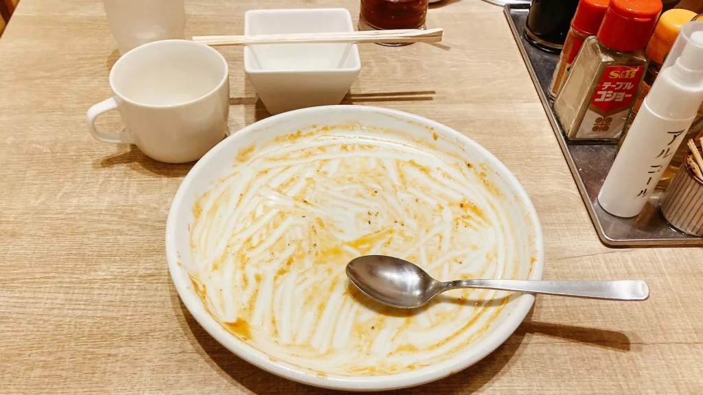 中華洋食あゆたの空の食器