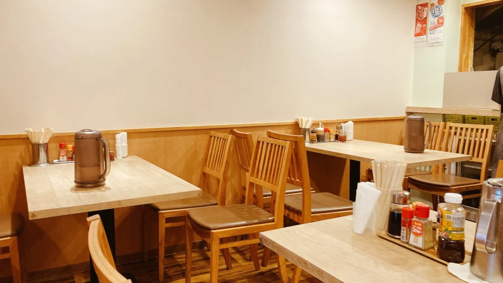 中華食堂あゆたの店内