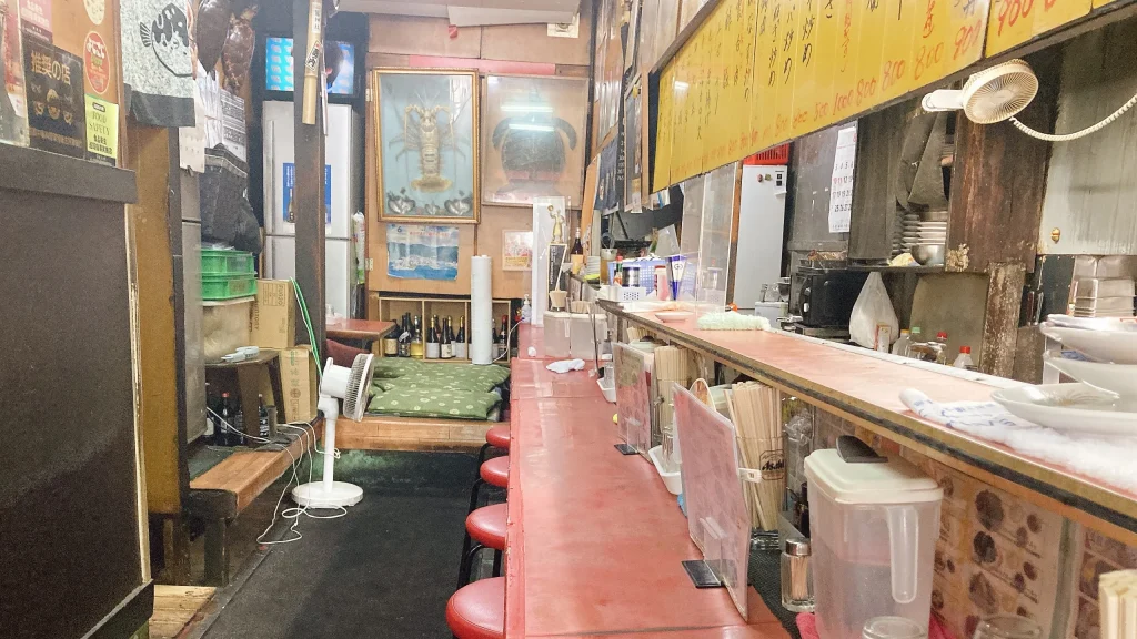 菜来軒の店内