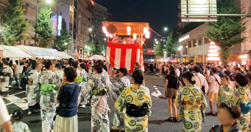 両国町会夏祭りの櫓周辺