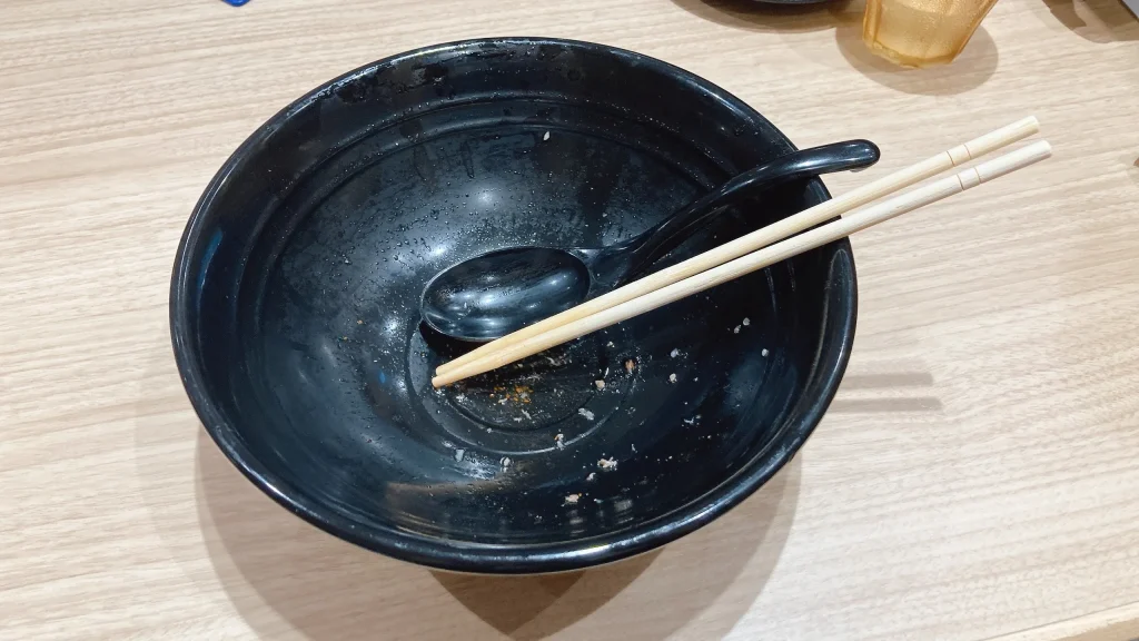 資さんうどんの空の食器