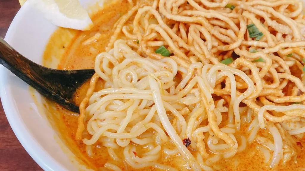 ソイアーリータイ料理のカオソイの麺