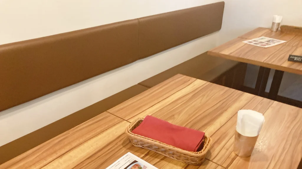 タイキッチンの店内テーブル