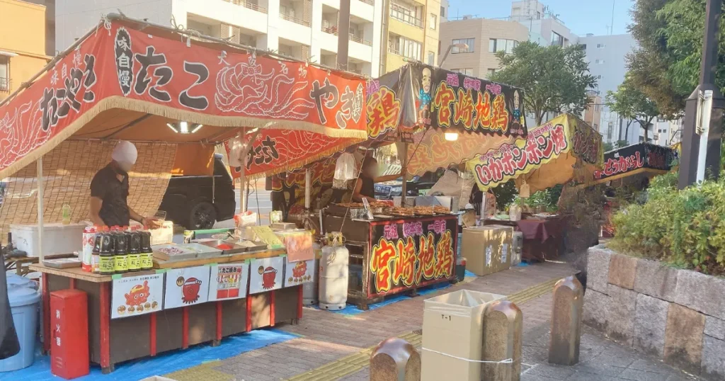 慰霊堂前の屋台