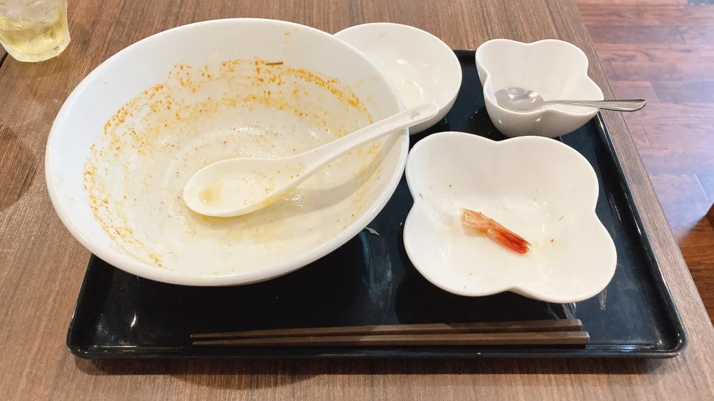 ペンタイの空の食器