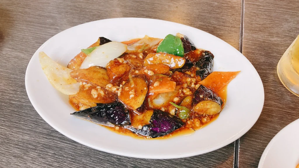 谷記のお疲れ様セットの料理ナス味噌炒め