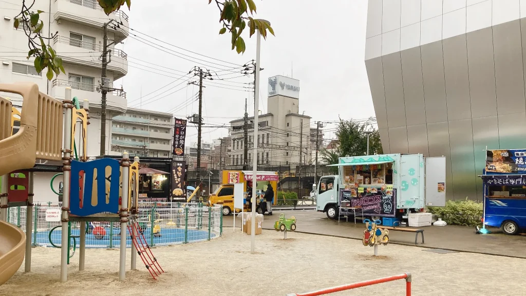 緑町公園内のキッチンカー