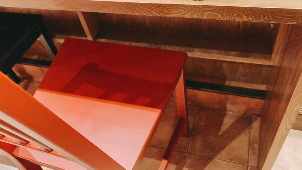 準喫茶ハーフタイムのカウンター下