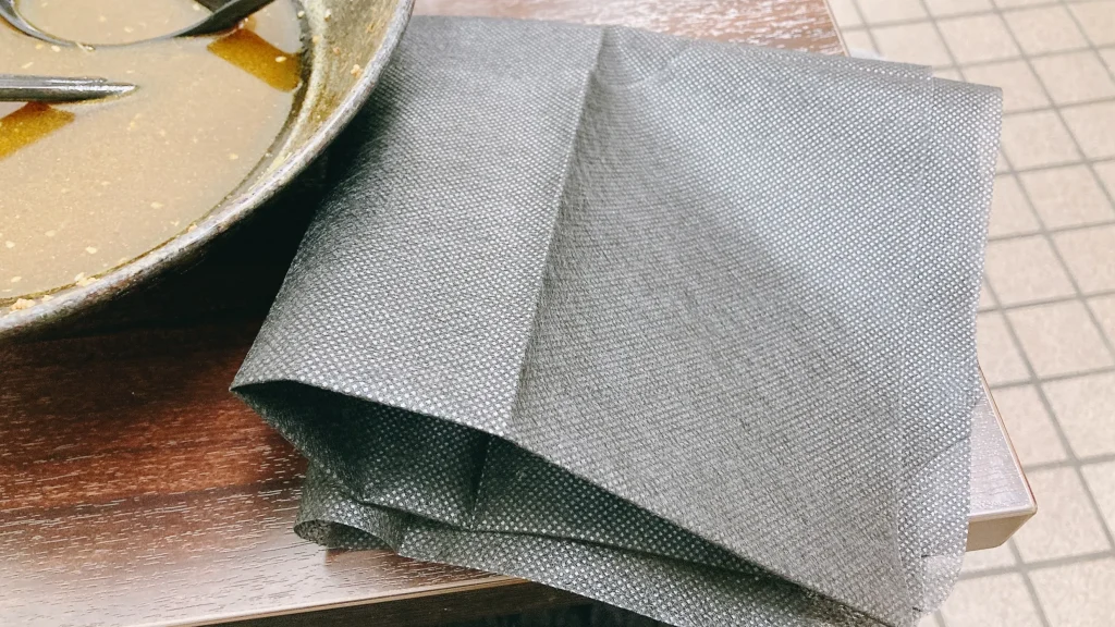 味味の紙エプロン