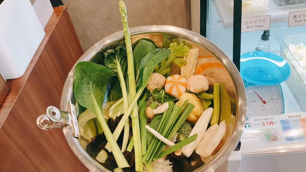 七宝麻辣湯錦糸町店のショーケース野菜