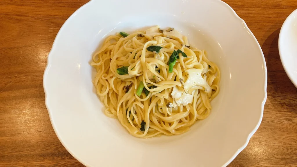 大起屋の菜の花とアワビの肝ソースのスパゲッティー