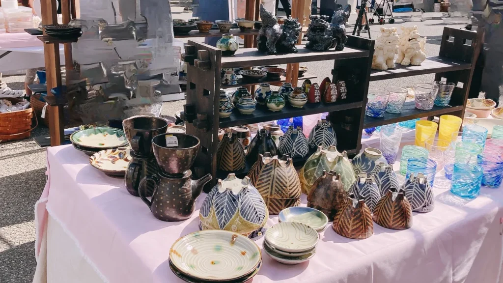 すみだ沖縄まつりの工芸品ショップ